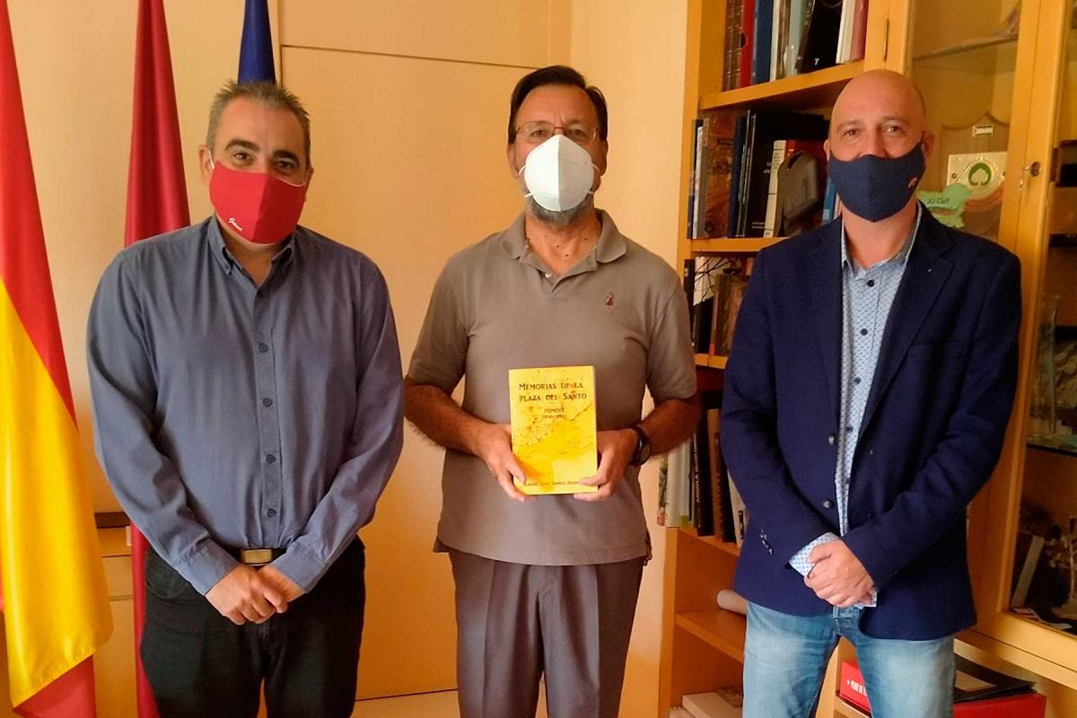 Del autor Rafael Luis Gómez, vecino del municipio con diferentes trabajos editados