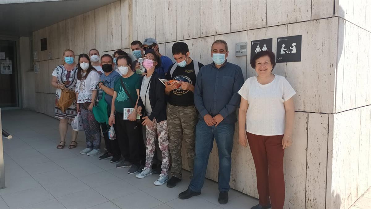 El Ayuntamiento inaugura unas placas informativas destinadas a mejorar la accesibilidad cognitiva en la ciudad