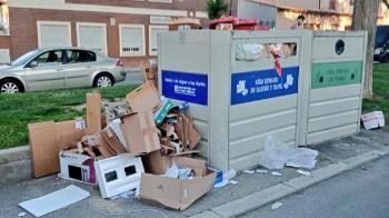 El Ayuntamiento ha reclamado una mejora en el servicio de recogida del papel y cartón
