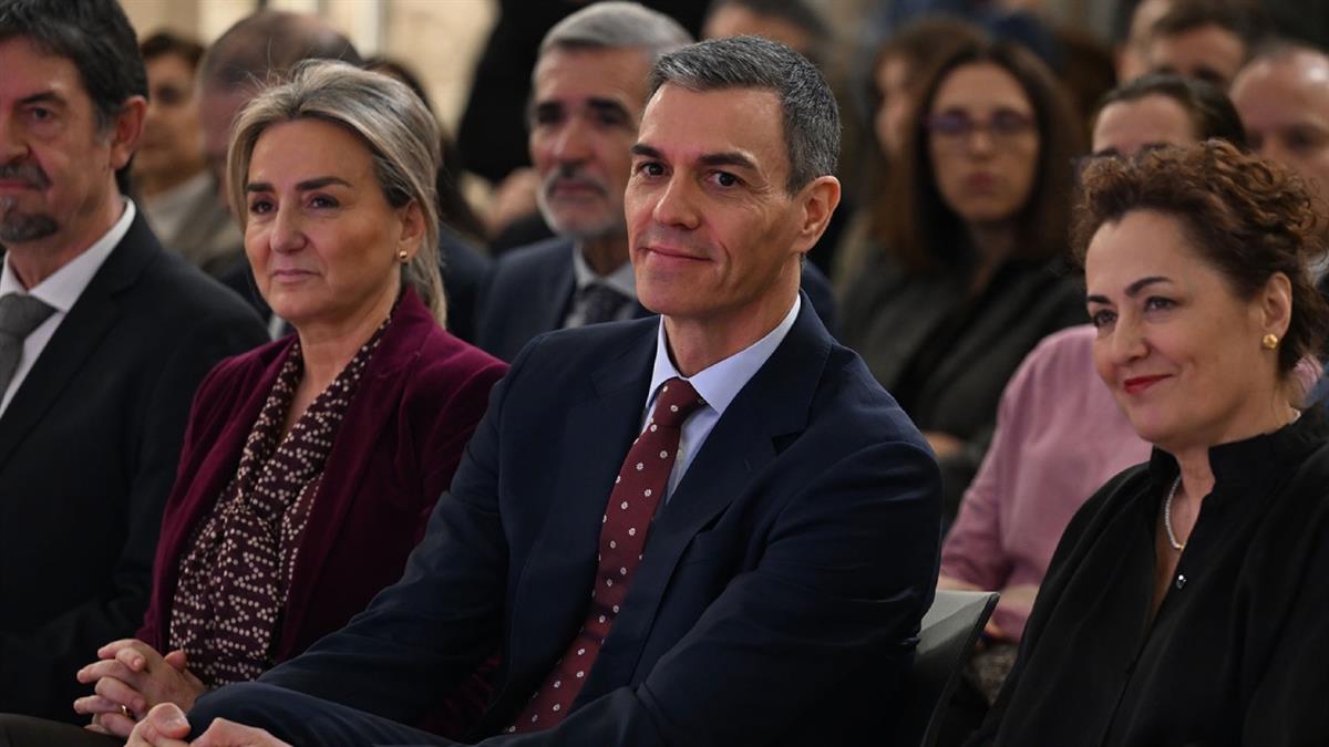 El presidente del Gobierno anuncia un Real Decreto para limitar la apertura de centros privados