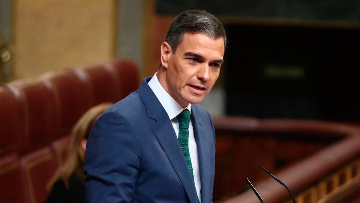 El presidente acusa al líder del PP de difundir “bulos e infamias” en el Congreso