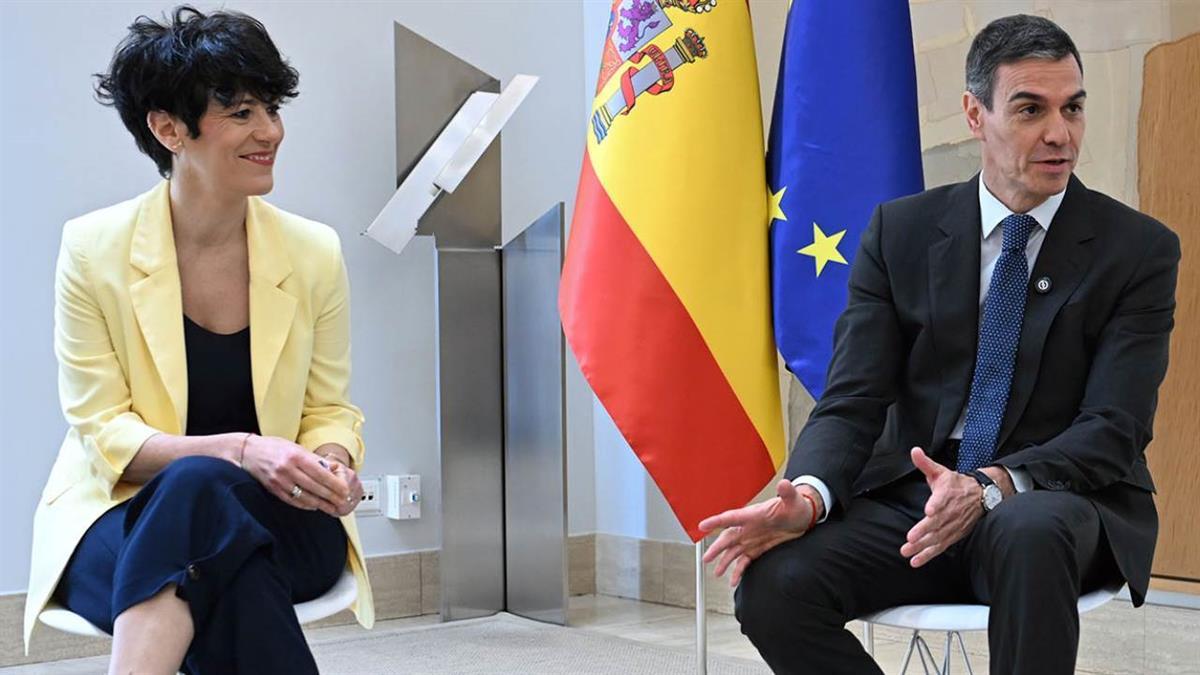 Sánchez defiende la regularización de migrantes y carga contra los “discursos racistas de PP y VOX”