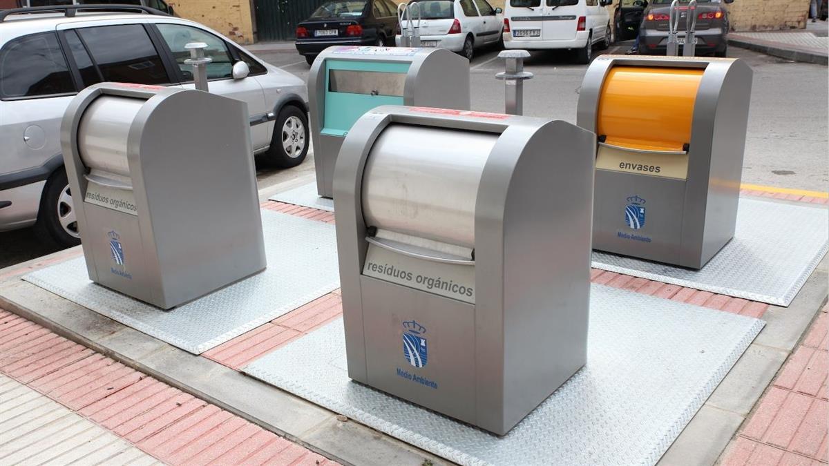 El Ayuntamiento refuerza la inspección y la limpieza urbana para frenar el depósito indebido de basura y mejorar el reciclaje en la ciudad