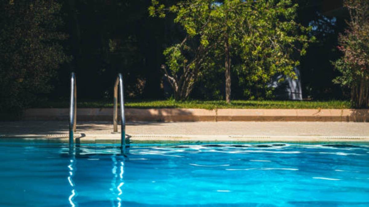 El bañista ha sido acusado de delito de allanamiento de morada. 