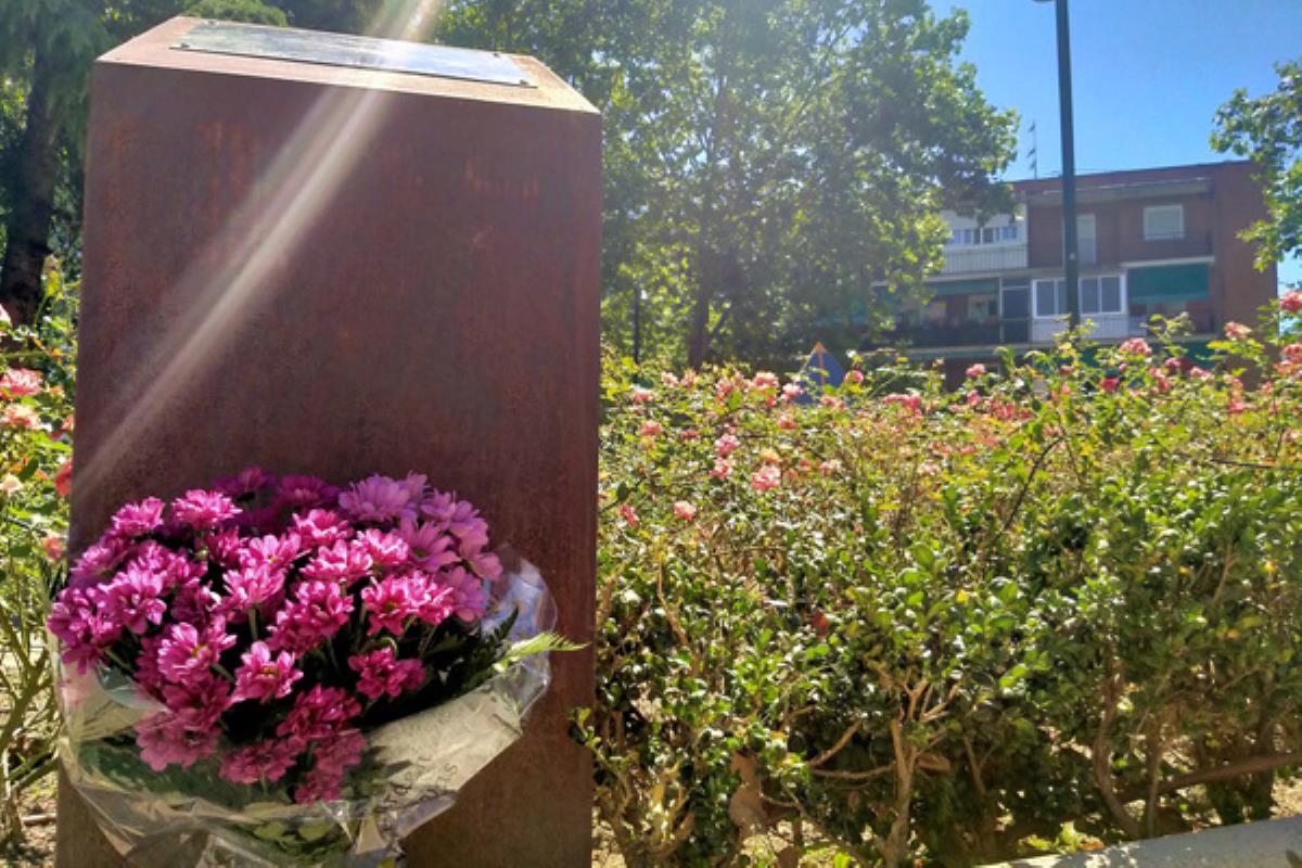 La ciudad ha rendido homenaje a Nagore Laffage y ha condenado el asesinato de una mujer en Barcelona