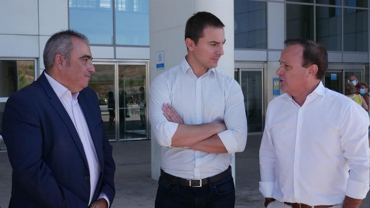 Juan Lobato ha estado junto a los alcaldes de Coslada y San Fernando de Henares 