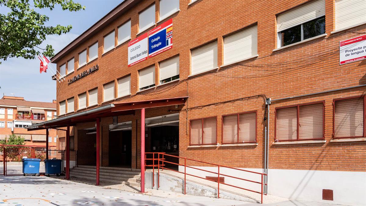 Entre los trabajos llevados a cabo se han pintado los muros exteriores y arreglado la cerrajería 