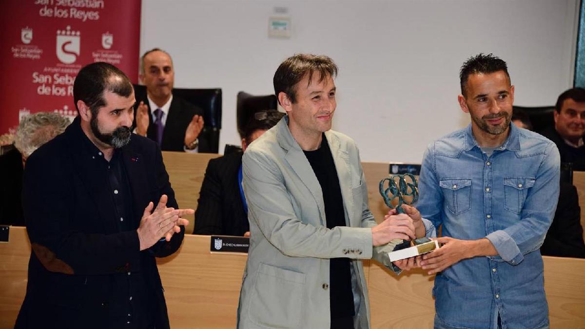 Los deportistas locales estuvieron arropados por leyendas del baloncesto y de la selección española, como Fernando Romay y Chechu Biriukov