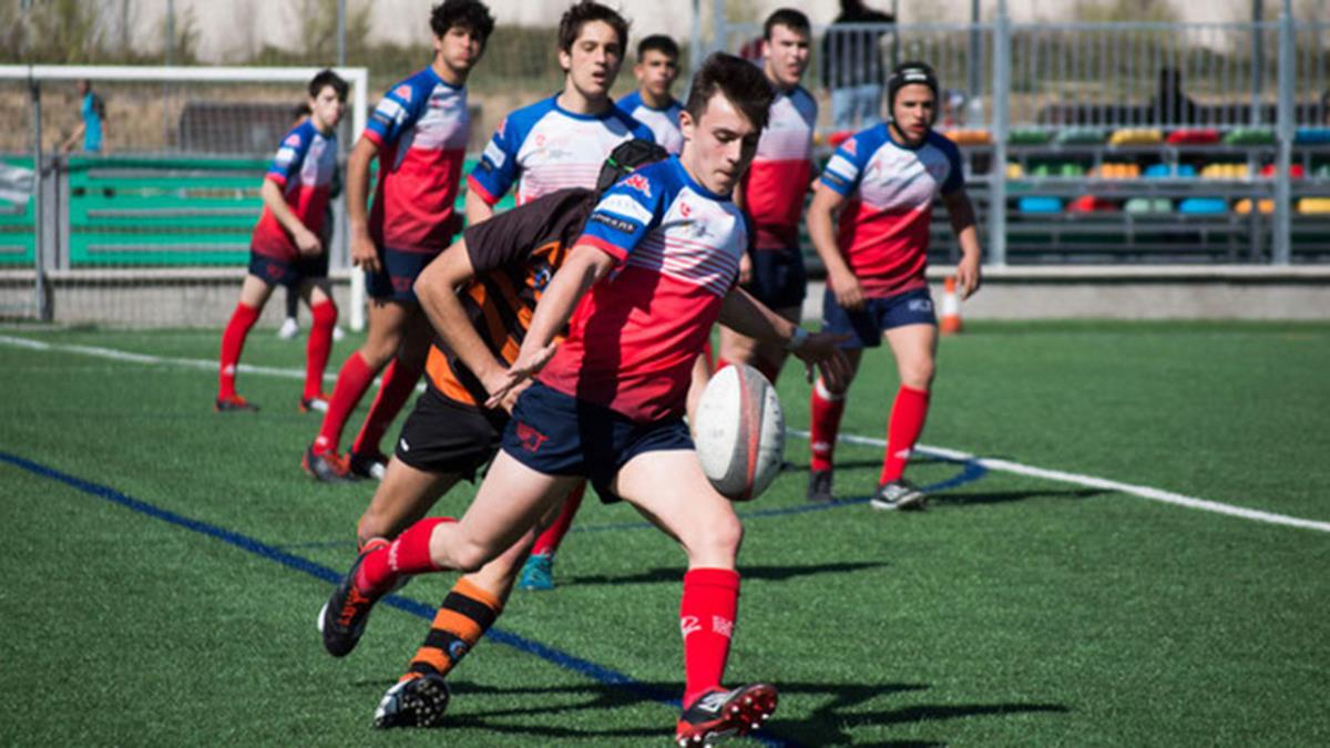 La oferta de 200€ incluye jugar en la plantilla del club y la equipación