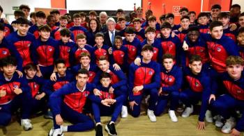 Lucía Fernández y Enrique Cerezo visitaron la residencia de la cantera del club