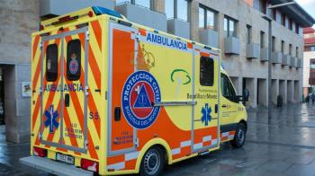 La ambulancia incorpora elementos que garantizan que, tanto el paciente como los técnicos que trabajan en ella, se encuentren en un entorno seguro