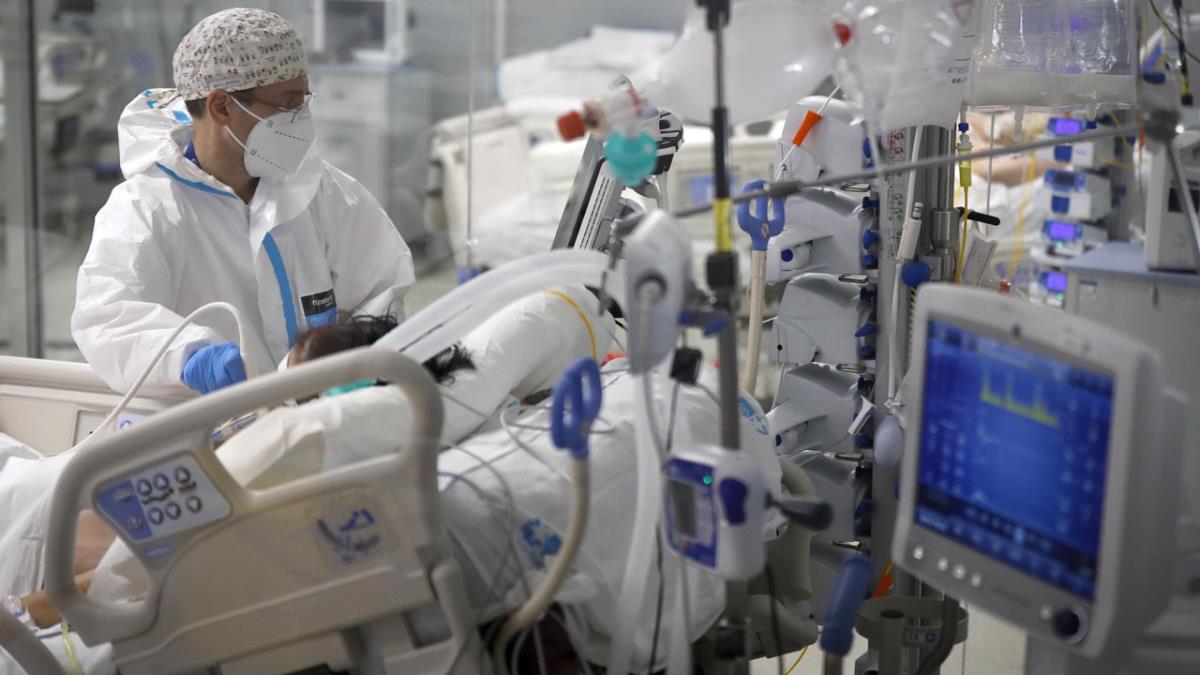 Se suman 352 camas más de hospitalización