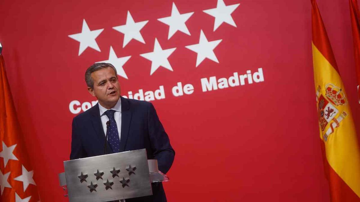 Los coches no podrán llevar distintivos que induzcan a confusión con los taxis y se les prohíbe la captación activa de clientes en las calles