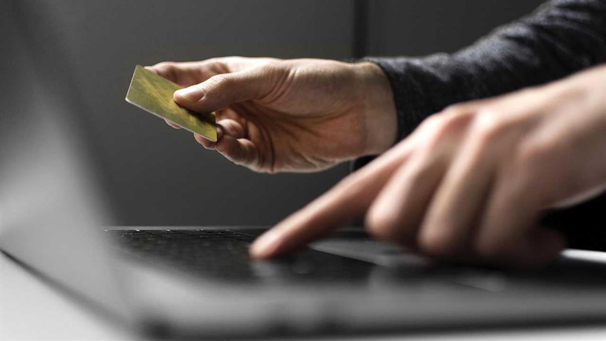 Paysafecard es una forma de pago prepaga. Significa que no enlazas tu banco ni tarjeta de crédito cuando apuestas