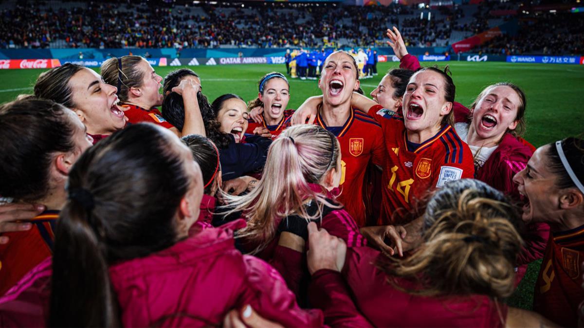 Los goles de Salma Paralluelo y Olga Carmona nos dieron la victoria en un encuentro de infarto 