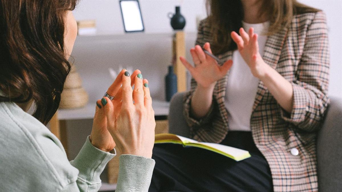 Se han programado charlas, encuentros, cortos de cine y exposiciones para sensibilizar y promocionar el bienestar socioemocional