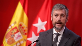 El portavoz del Gobierno de Ayuso saca a relucir los diferentes hitos judiciales que afectan al entorno del presidente