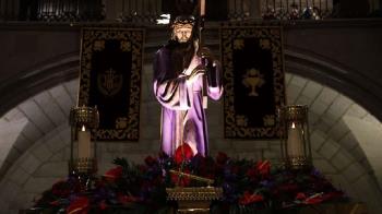 Cofrades y vecinos participan en las diversas celebraciones religiosas 