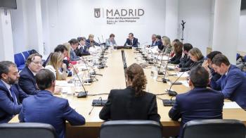 El secretario general del PP de Madrid participa en la reunión del grupo popular en el Ayuntamiento