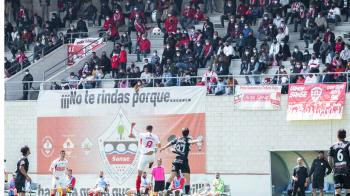 El club quiere llenar el estadio de Matapiñonera para que el equipo consiga una plaza en los playoffs de ascenso