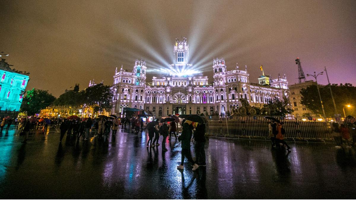 ¿No pudiste acudir a este maravilloso evento o te quedaste con ganas de más? Andrea Levy ha confirmado la segunda edición de LuzMadrid para otoño de 2022 