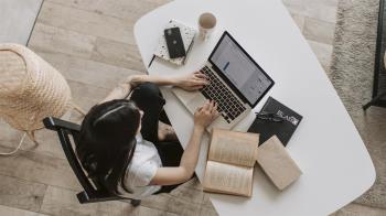 El Ayuntamiento anima a los vecinos a hacer los trámites de manera online