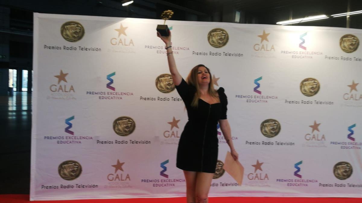 Nuestra compañera ha recogido el Premio de Radio y Televisión esta mañana en el Auditorio de La Nave