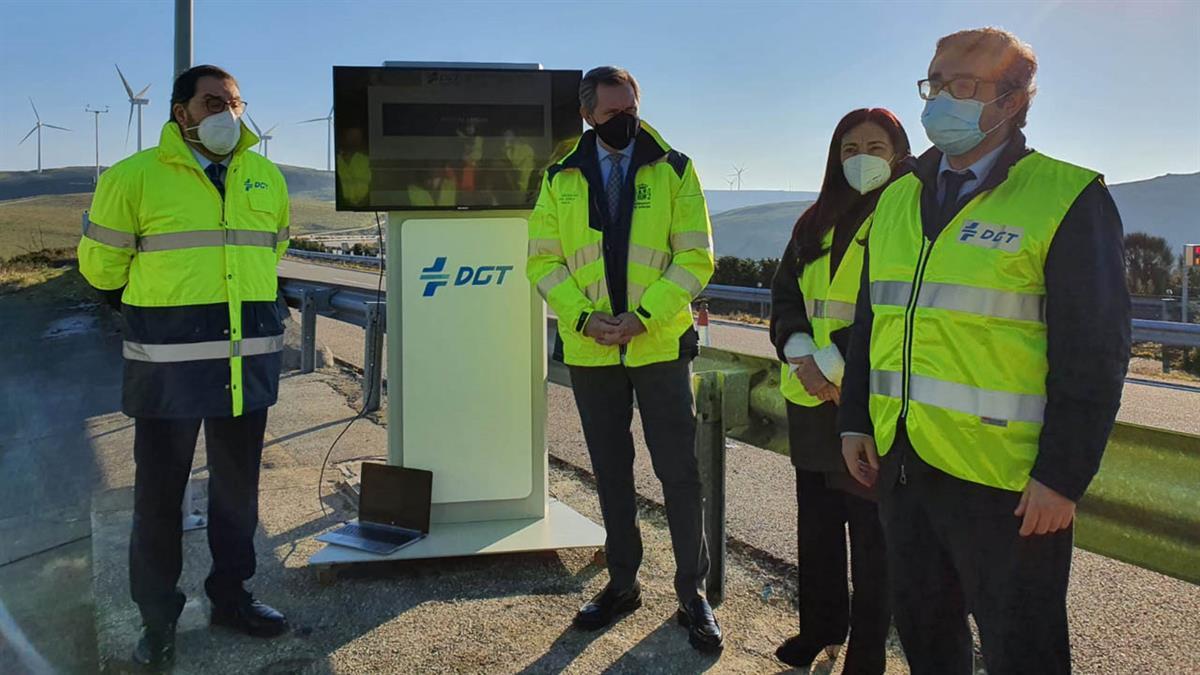 Las balizas luminosas avisan al conductor si circula otro vehículo por delante, para mantener la distancia de seguridad