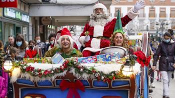 Papá Noel llega a la ciudad y las Meninas de Adviento se abren paso en el Parque de la Navidad