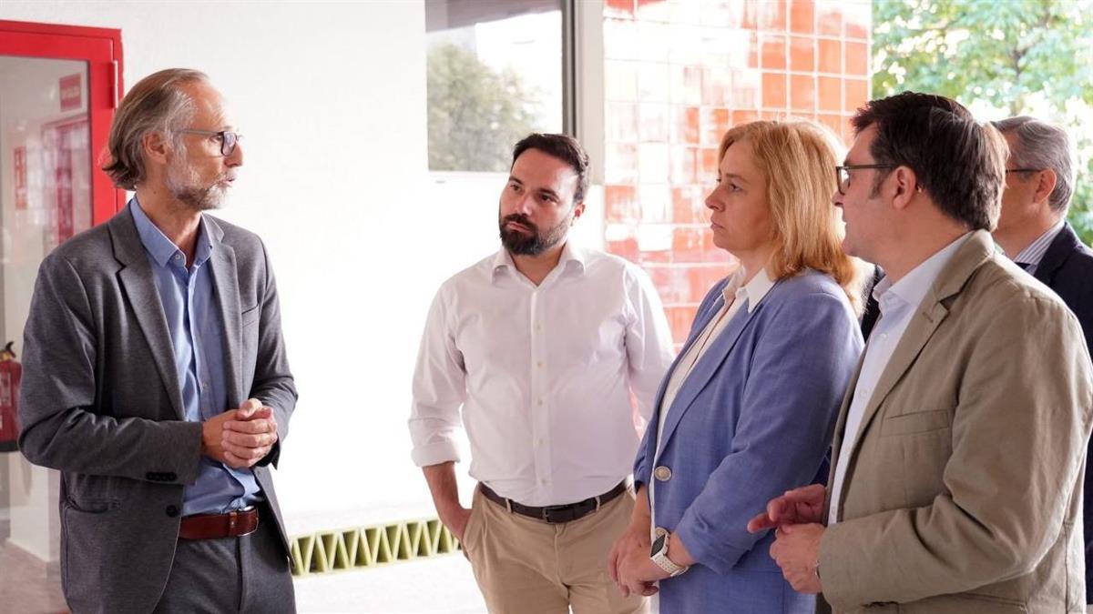 Las viviendas están conectadas a una central térmica (district heating) y cuentan con un sistema de recogida neumática de residuos, lo que las hace más eficientes y sostenibles
