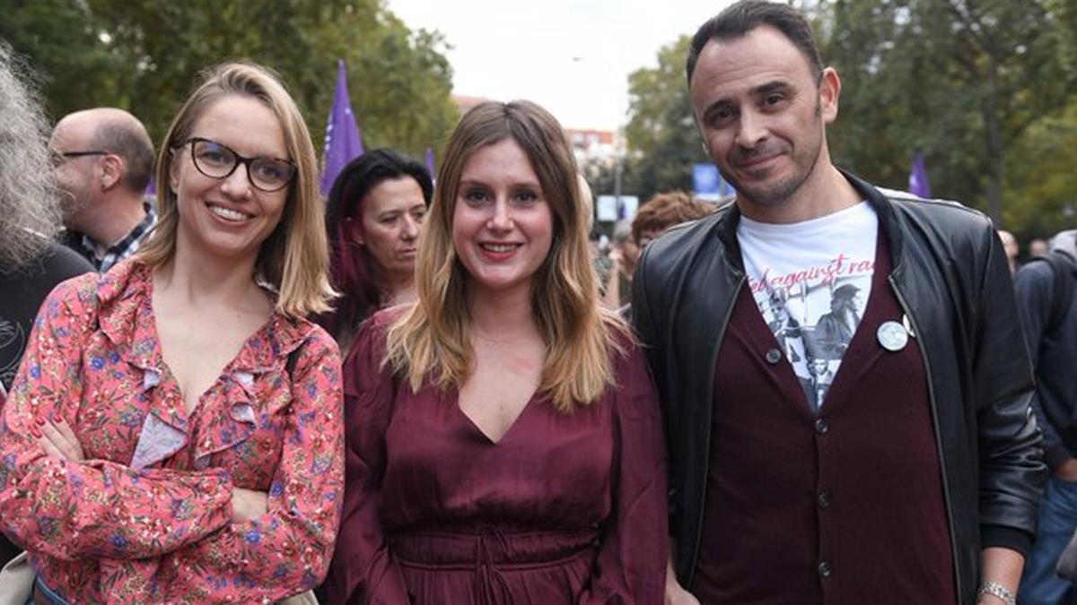 El candidato a la alcaldía deja la dirección del partido morado, junto a su número dos, Carolina Alonso