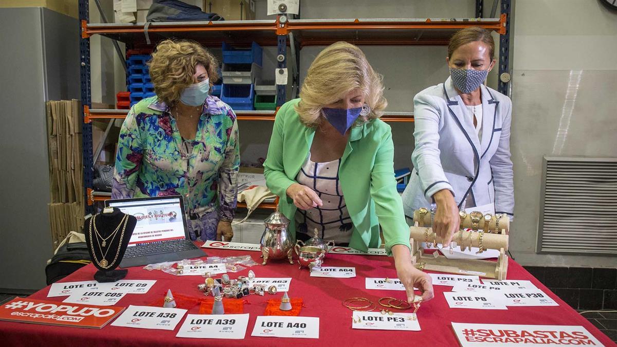 Más de 2.000 unidades de joyas de oro, plata y acero