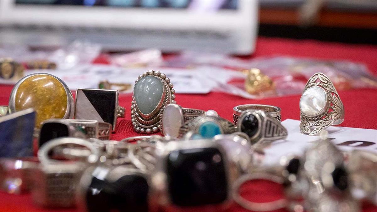 Depositados en la Oficina de Objetos Perdidos y en el Almacén de Villa que, después de dos años sin ser reclamados por sus titulares, han pasado a ser propiedad municipal