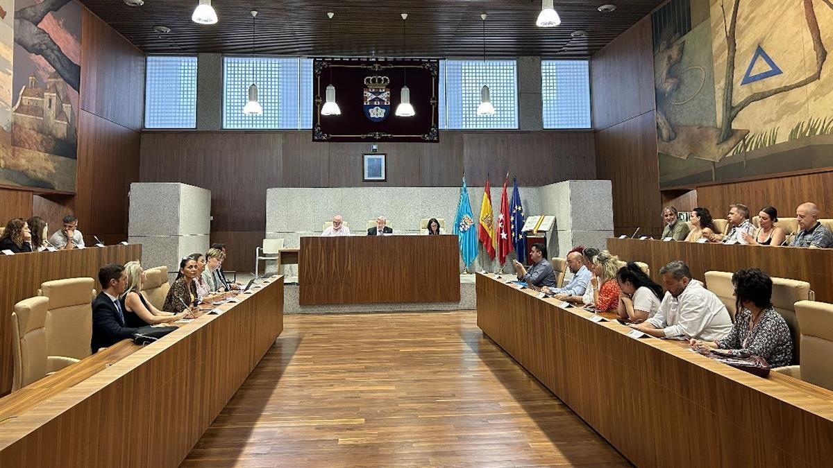 El pleno municipal aprobó aumentar en 650.000 euros la ayuda del Ayuntamiento para los dos equipos y garantizar así su viabilidad en Primera