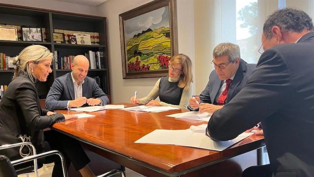 El Colegio Virgen de Lourdes, el CEPRI y el CEBIP San Pio X recibirán una subvención anual para la compra de utensilios de uso en el aula, gracias a los convenios suscritos para este fin