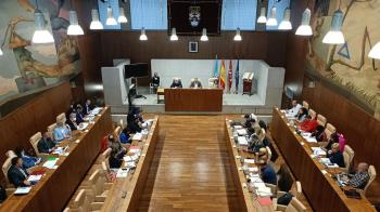 El alcalde, Miguel Ángel Recuenco, se ha reunido con todos los grupos municipales para tratar de consensuar la organización de este mandato