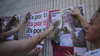 Más Madrid, Izquierda Unida y Podemos realizan un acto simbólico de pegada de carteles 