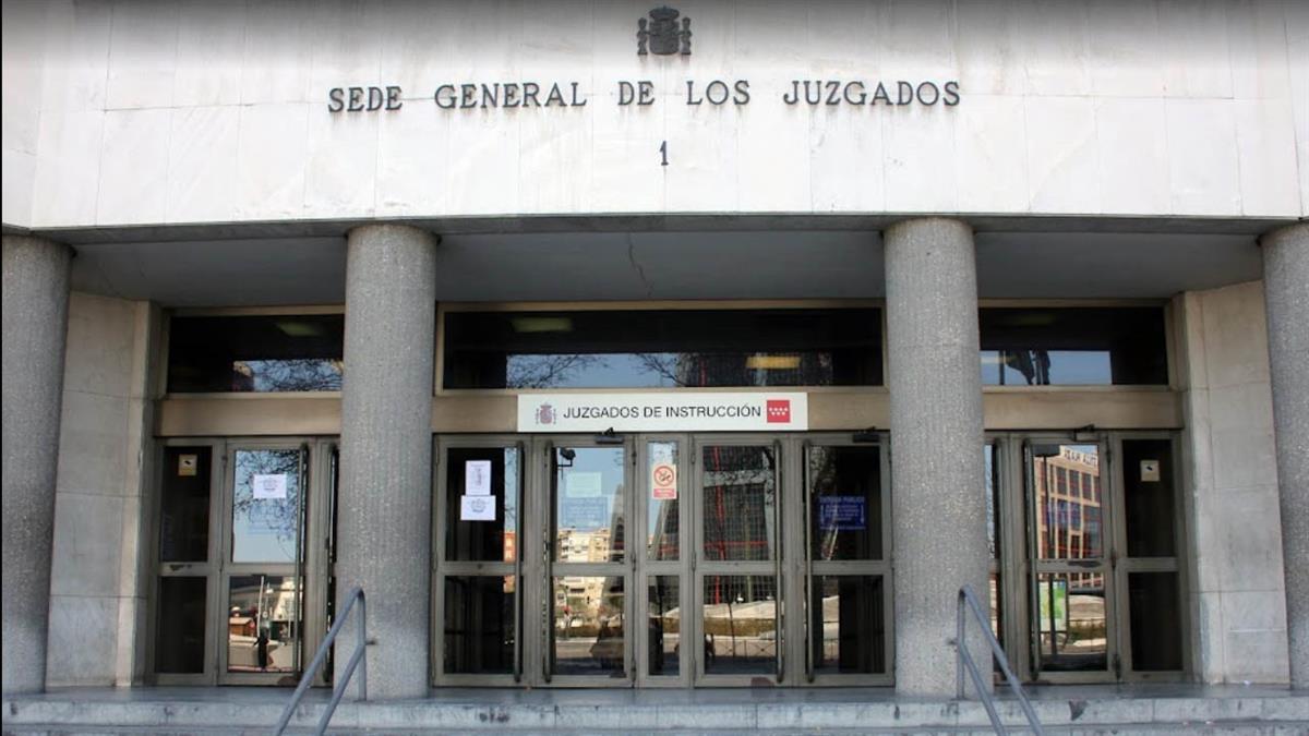 Este delito se encuentra dentro del artículo 457 del Código Penal