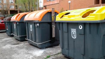 El Ayuntamiento recomienda a ciudadanos y comerciantes no depositar residuos domésticos en la calle durante la noche del 24 y la mañana del 25 de diciembre