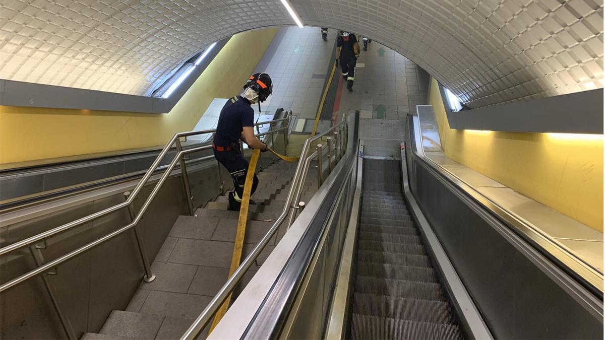 El corte total ante el conato de incendio afecta a las líneas C-1, C-2, C-7, C-8 y C-10 