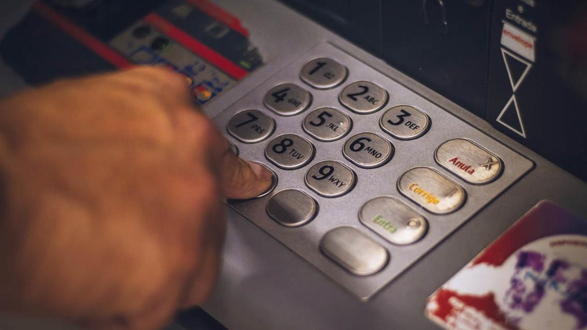 En colaboración con el Ayuntamiento, ofrecerá pautas básicas para superar la brecha digital