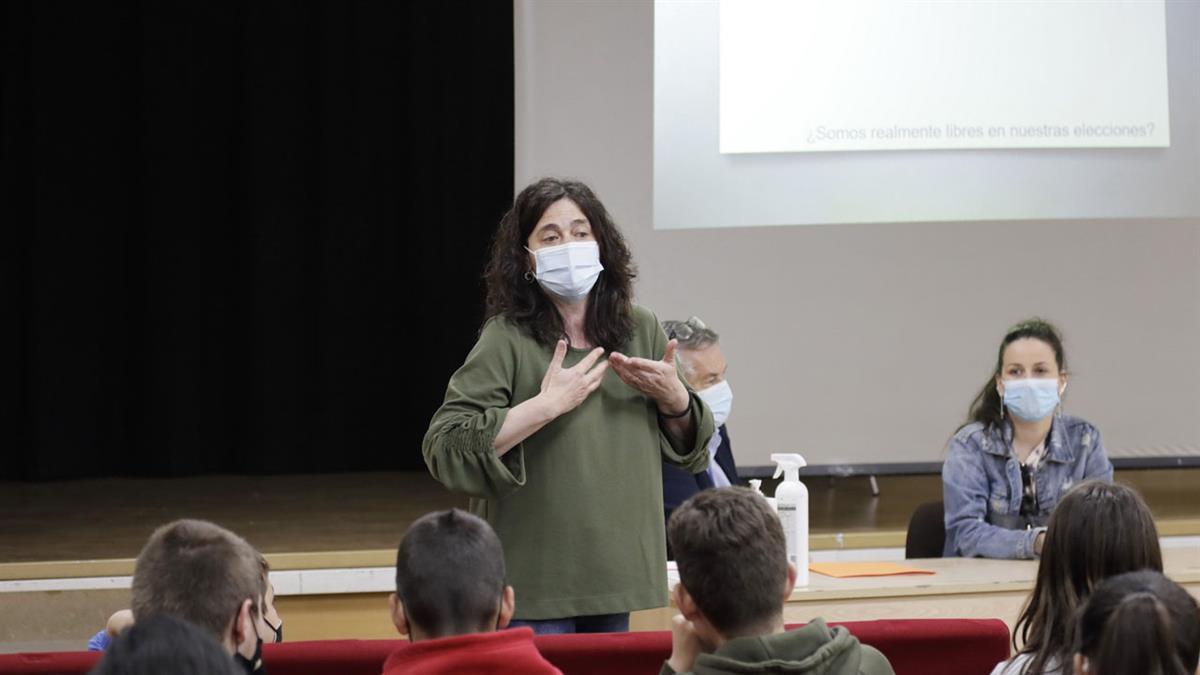 Alumnos de 2º de la ESO del Instituto Satafi reciben orientación académica y profesional de cara a su futuro