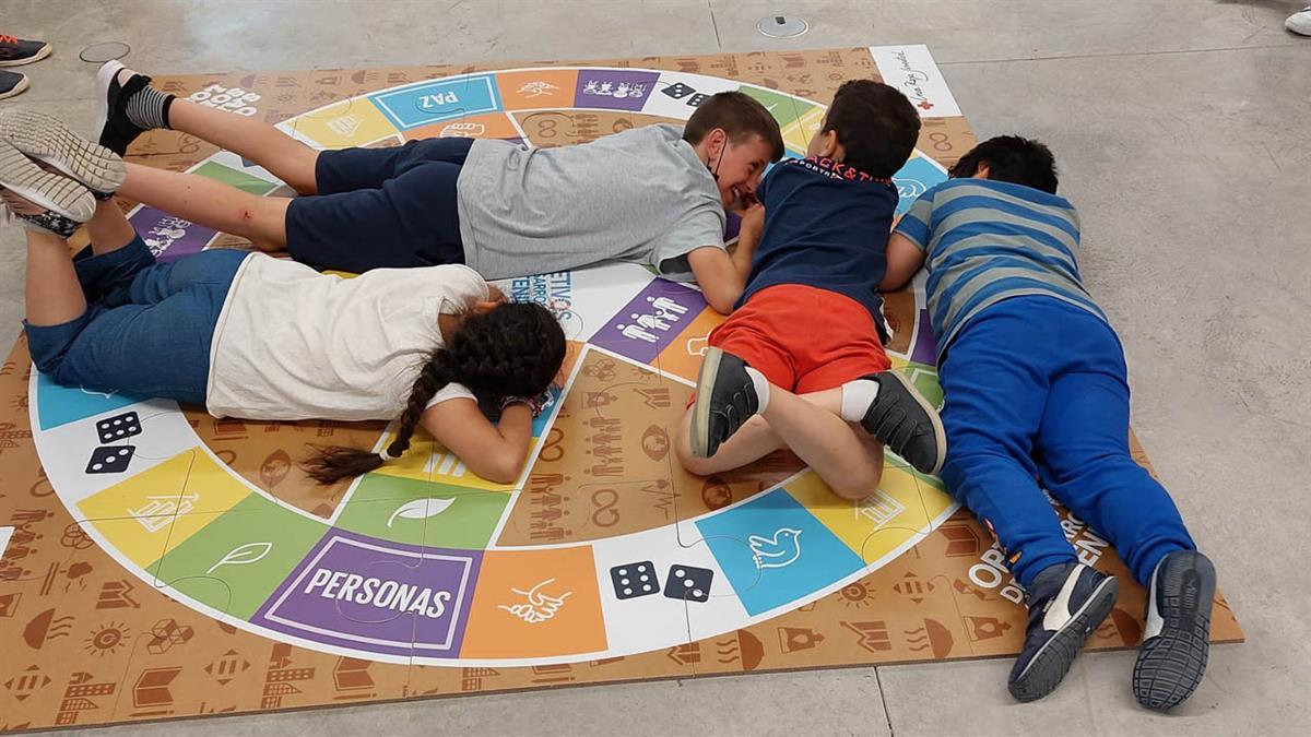 Los jóvenes responden preguntas de diferentes ámbitos relacionadas con los Objetivos de Desarrollo Sostenible y agenda 2030