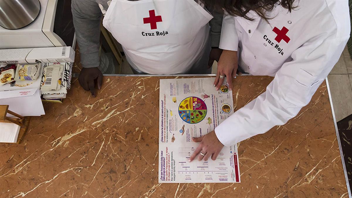 Cruz Roja imparte un taller para cocinar con pocos recursos