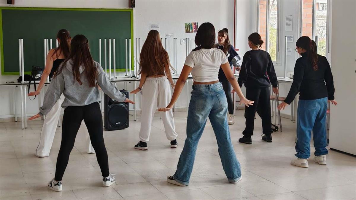 Celebrarán su fin de curso en el Instituto Villa de Vallecas