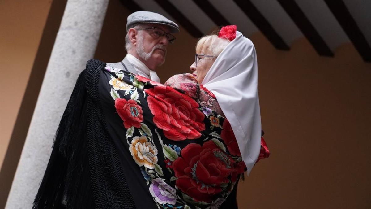 Lo imparten los chulapos de la Federación de Grupos Tradicionales Madrileños