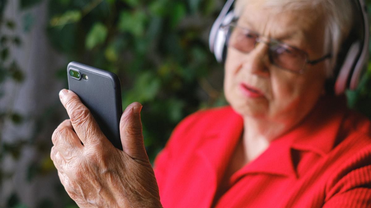 Estos talleres, pensados para personas mayores, se impartirán en los centros municipales Dulce Chacón y José Luis Sampedro