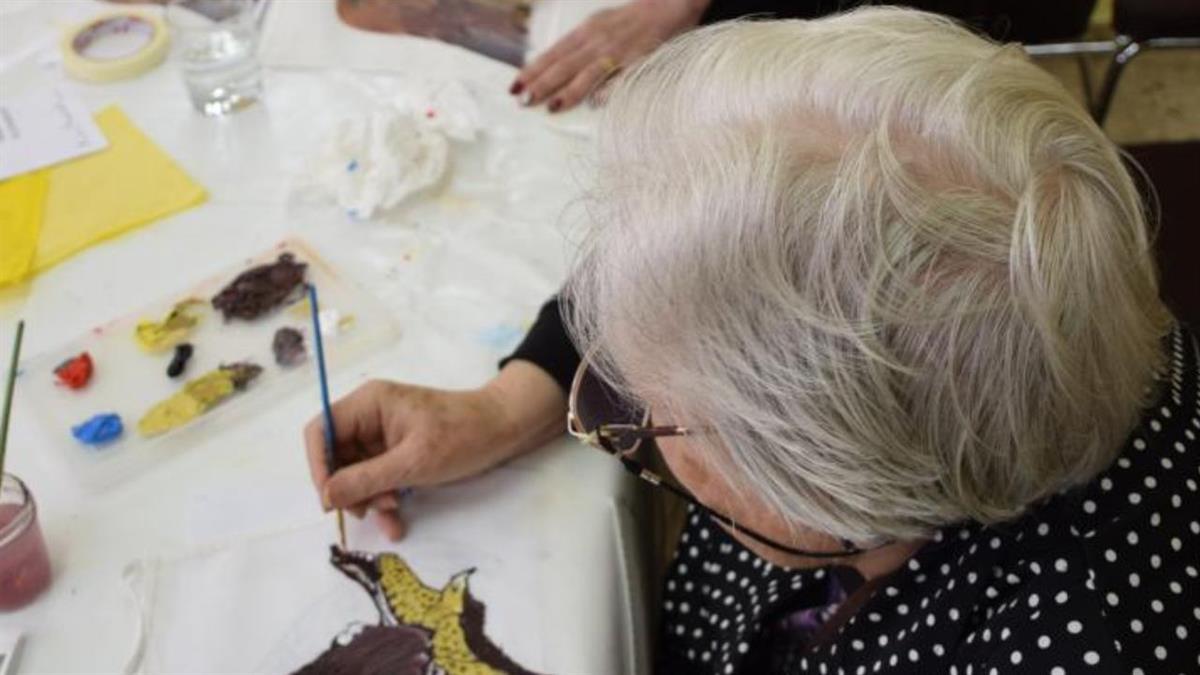Baile, teatro, manualidades y terapia emocional son algunas de las opciones