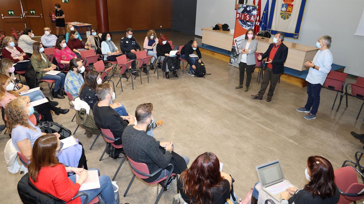 Se han convocado más de 70 personas de centros educativos, entidades, proyectos y distintas concejalías