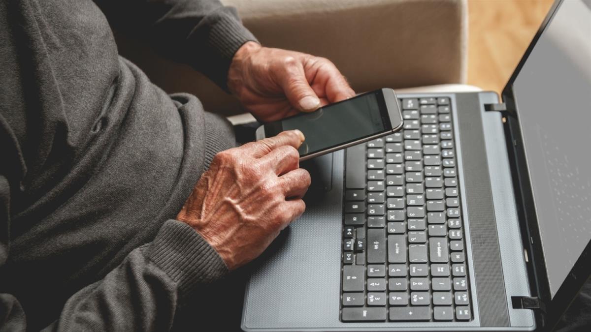 Se engloban en el Programa Envejecimiento Activo de la Comunidad de Madrid y van dirigidos a mayores de 60 años